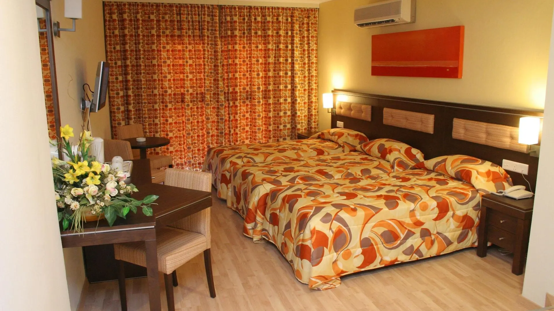 Livadhiotis City Hotel Lárnaka 2*,  Ciprus