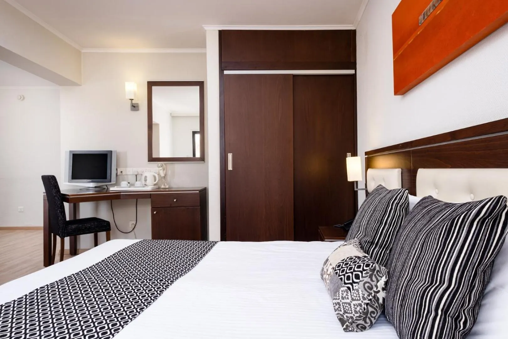Livadhiotis City Hotel Larnaca Kıbrıs