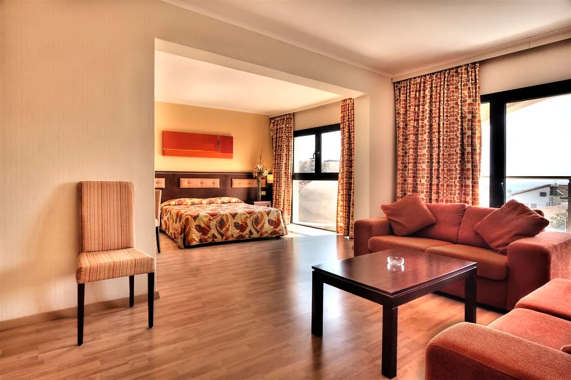Livadhiotis City Hotel Larnaca Kıbrıs