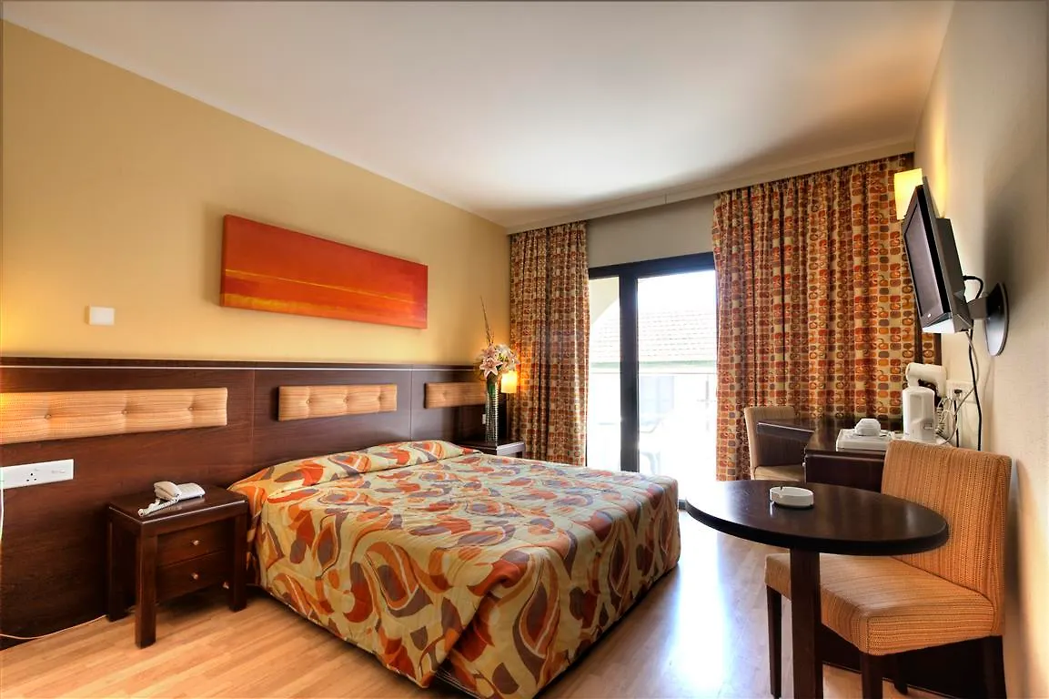 Livadhiotis City Hotel Larnaca 2*,  Kıbrıs